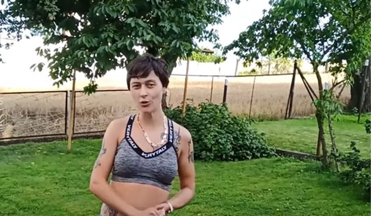 Karina z Chłopaków do wzięcia pozuje z ukochanym w bikini Przerażeni fani patrzą tylko w