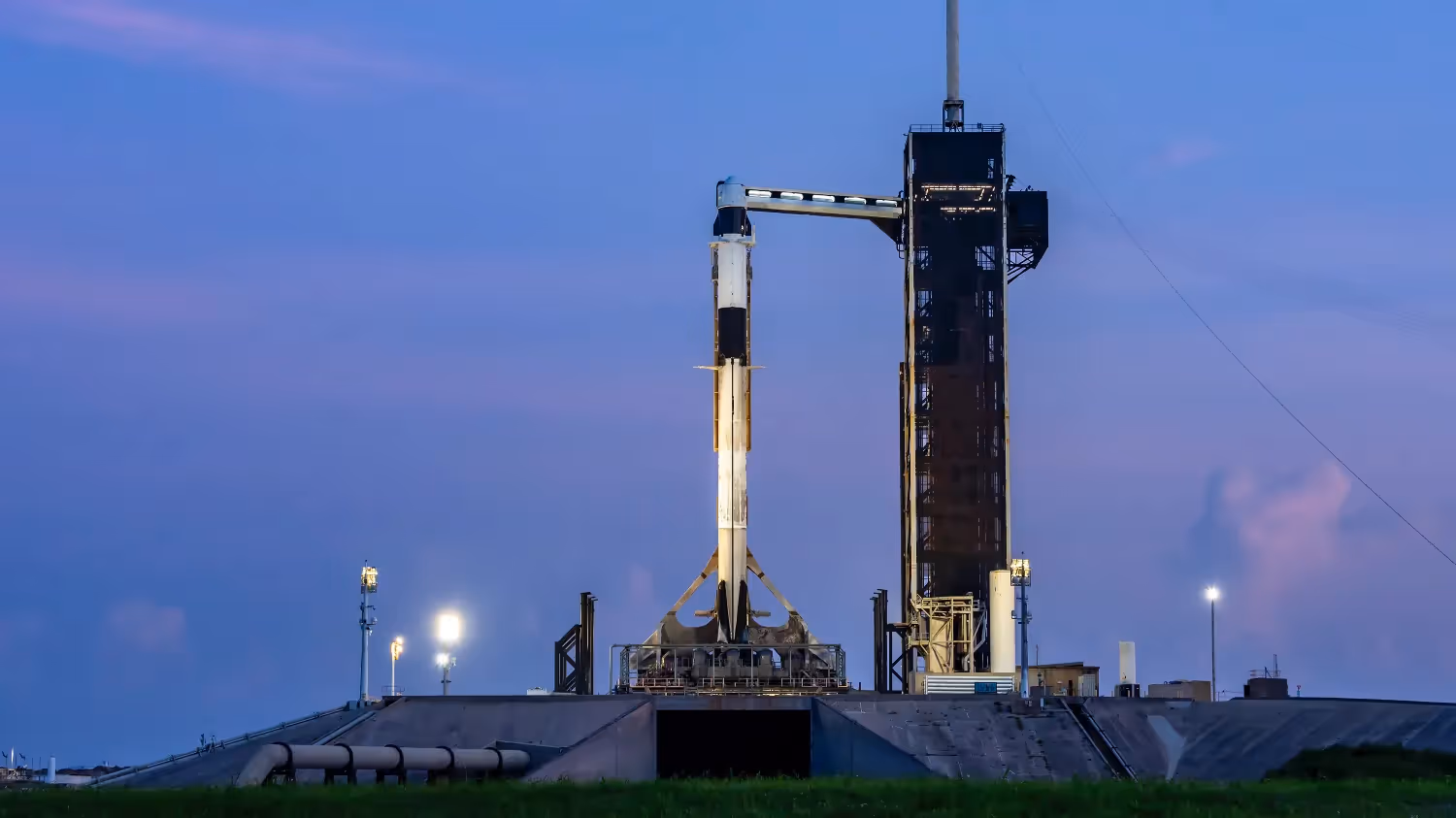 6846fc6e1a507ab219339d4a_Ax4_SpaceX_VerticalSunset_20250607_DSC5504.avif