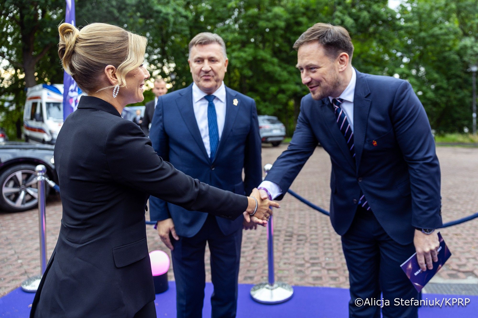 Marta Nawrocka pojawiła się na gali i się zaczęło. Cała Polska patrzy tylko na te uszy