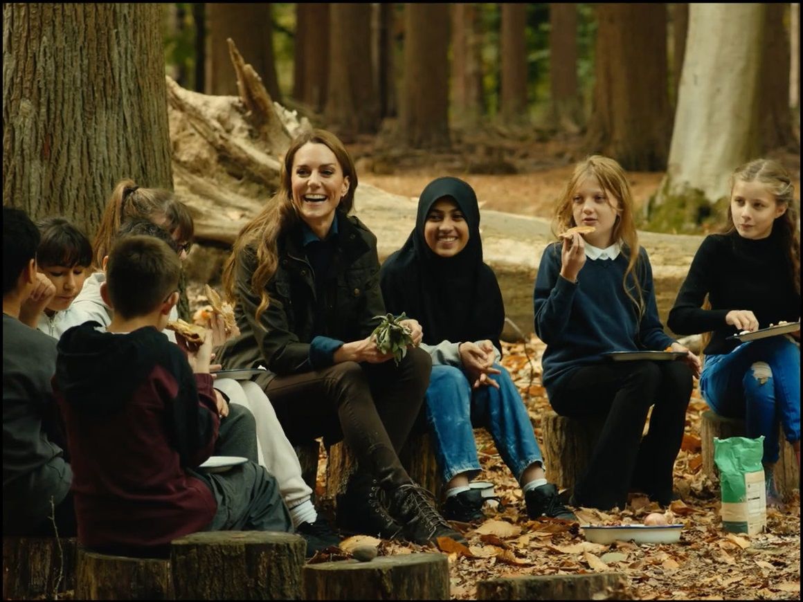 Huczy o najnowszym nagraniu z księżną Kate. W oczy rzuca się jedno