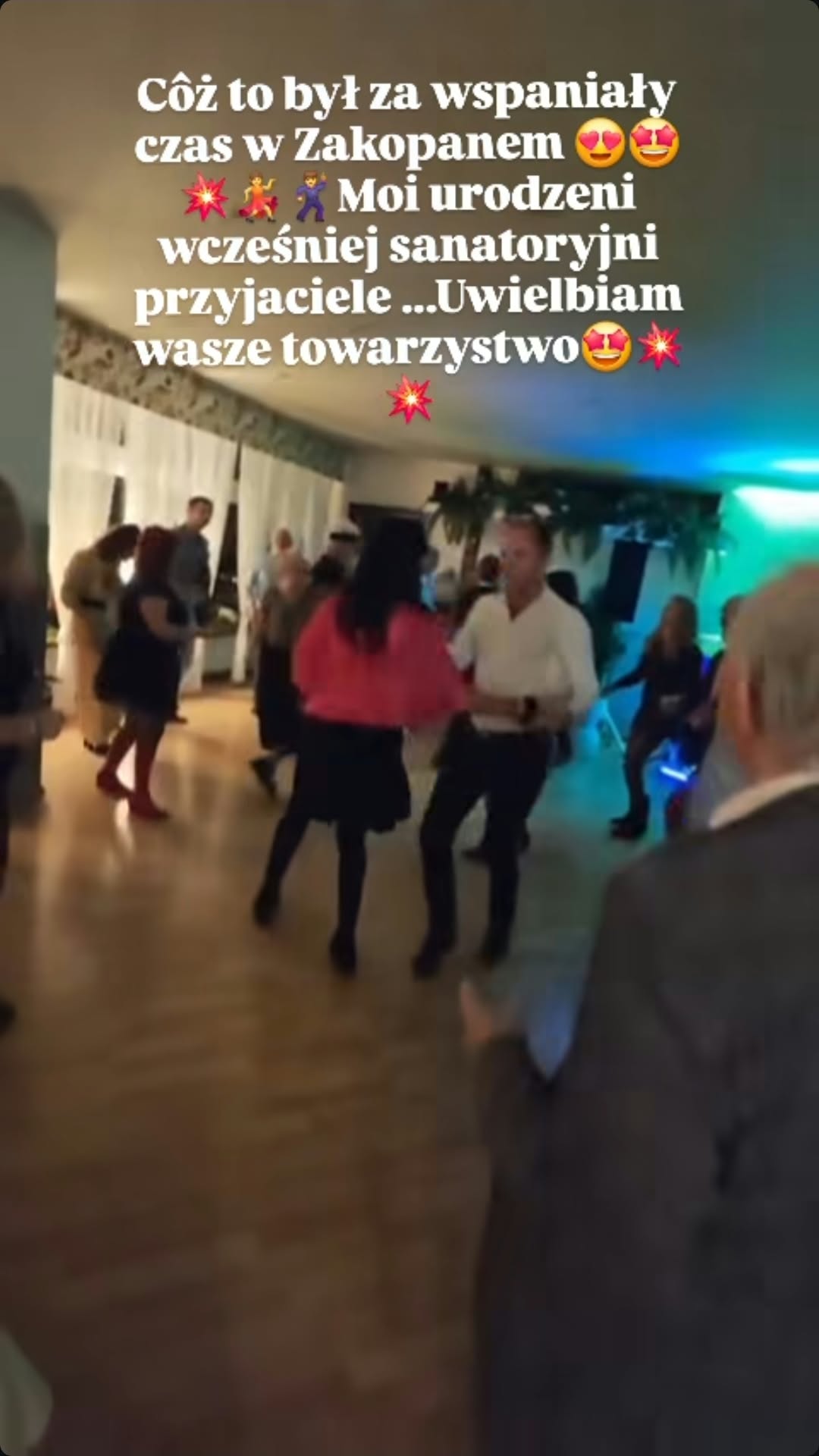 Tuż po rozstaniu takie sceny! Waldemar z "Rolnika" wywijał na parkiecie z piękną brunetką 