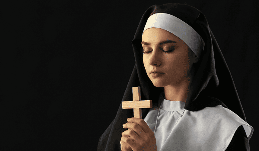 Монахиня молится. Монахиня молодая молится. Монашка молится. Монашки на рабочий стол. Holy sister