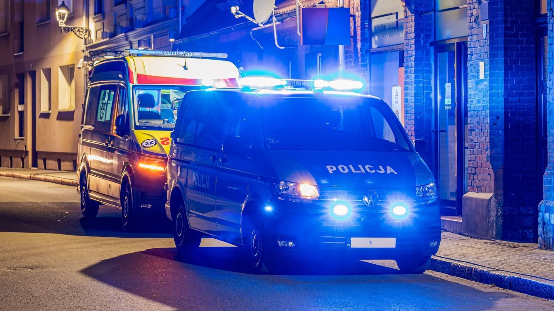 Ambulans i policja (zdj. ilustracyjne)
