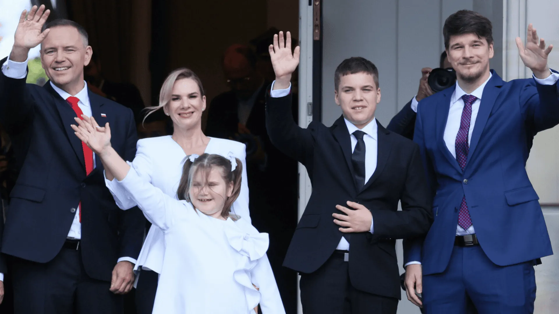 Wejście pary prezydenckiej do Pałacu Prezydenckiego