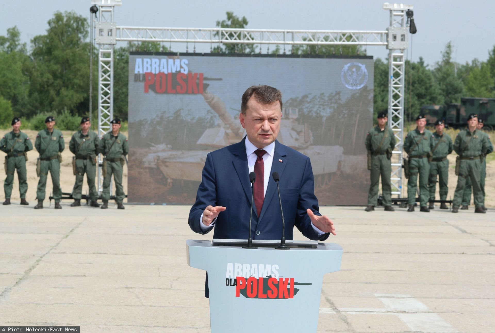 Mariusz Błaszczak zapowiedział rozstawianie czołgów Abrams na Bramie Smoleńskiej, która jest na granicy Rosji i Białorusi