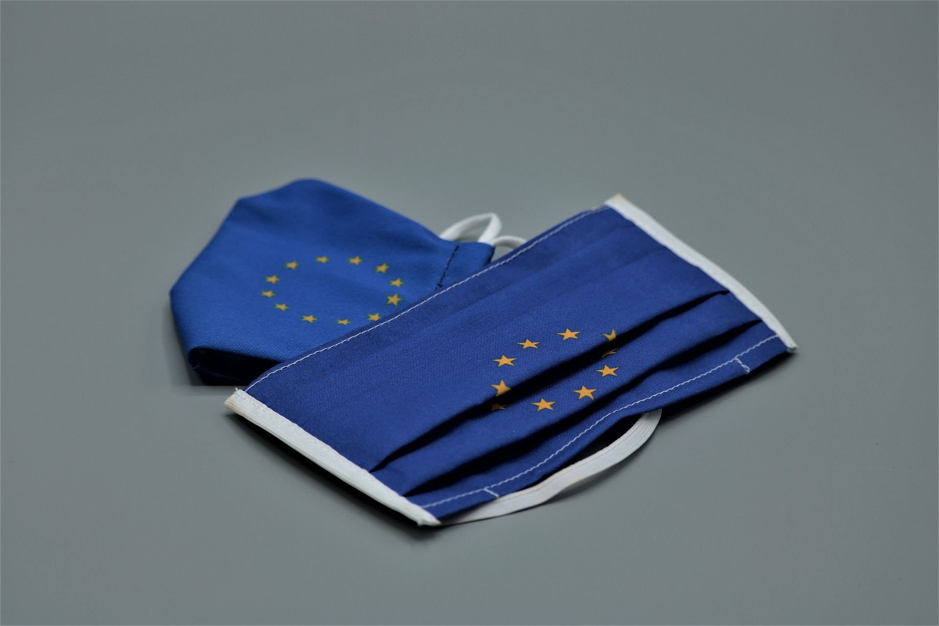 Odporność zbiorowa [maseczki ochronne z flagą Unii Europejskiej]