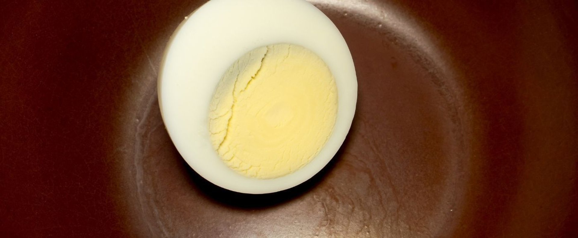 Jak ugotować jajka bez szarej otoczki?