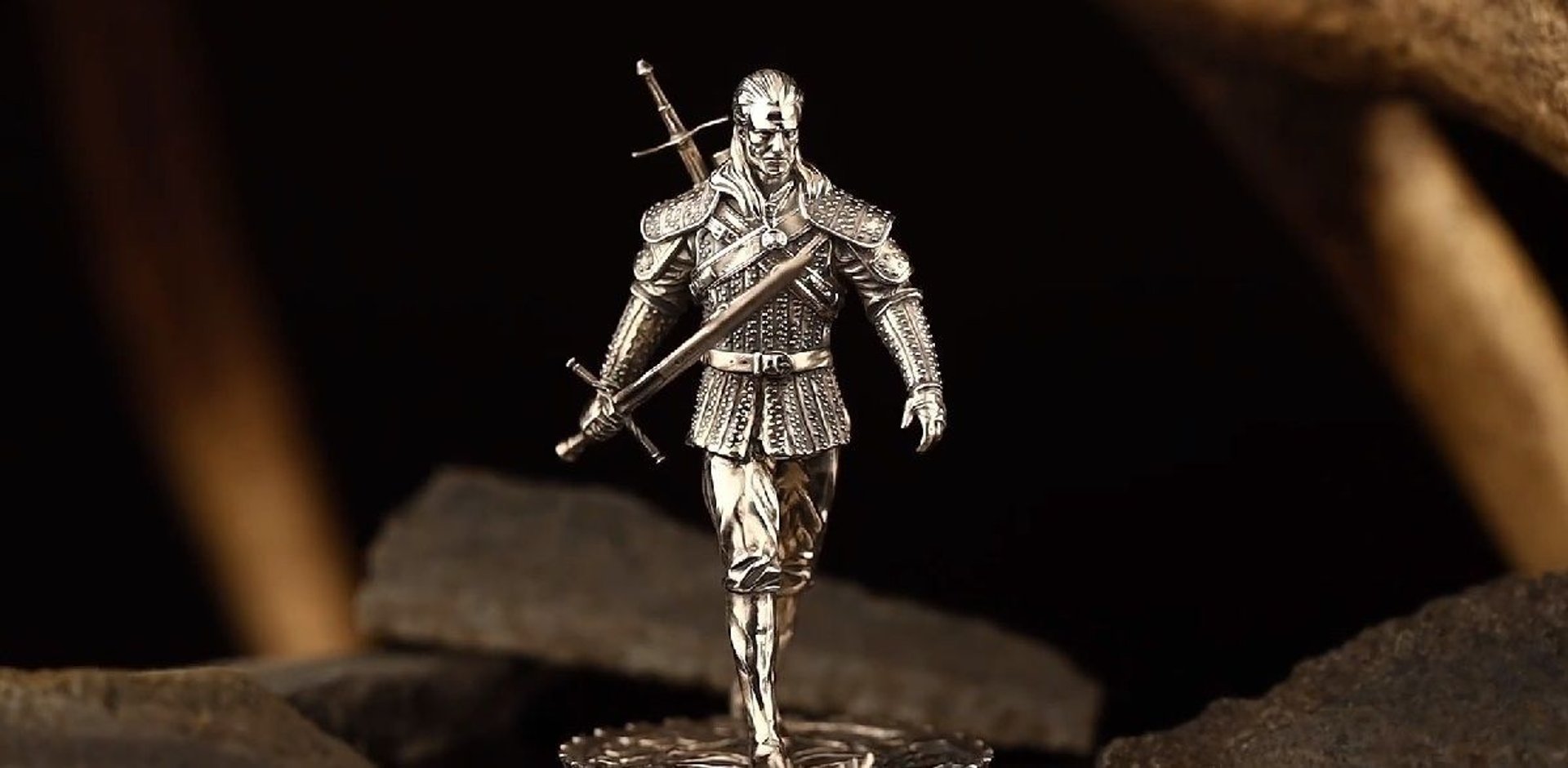 Srebrna figurka Geralta z Rivii