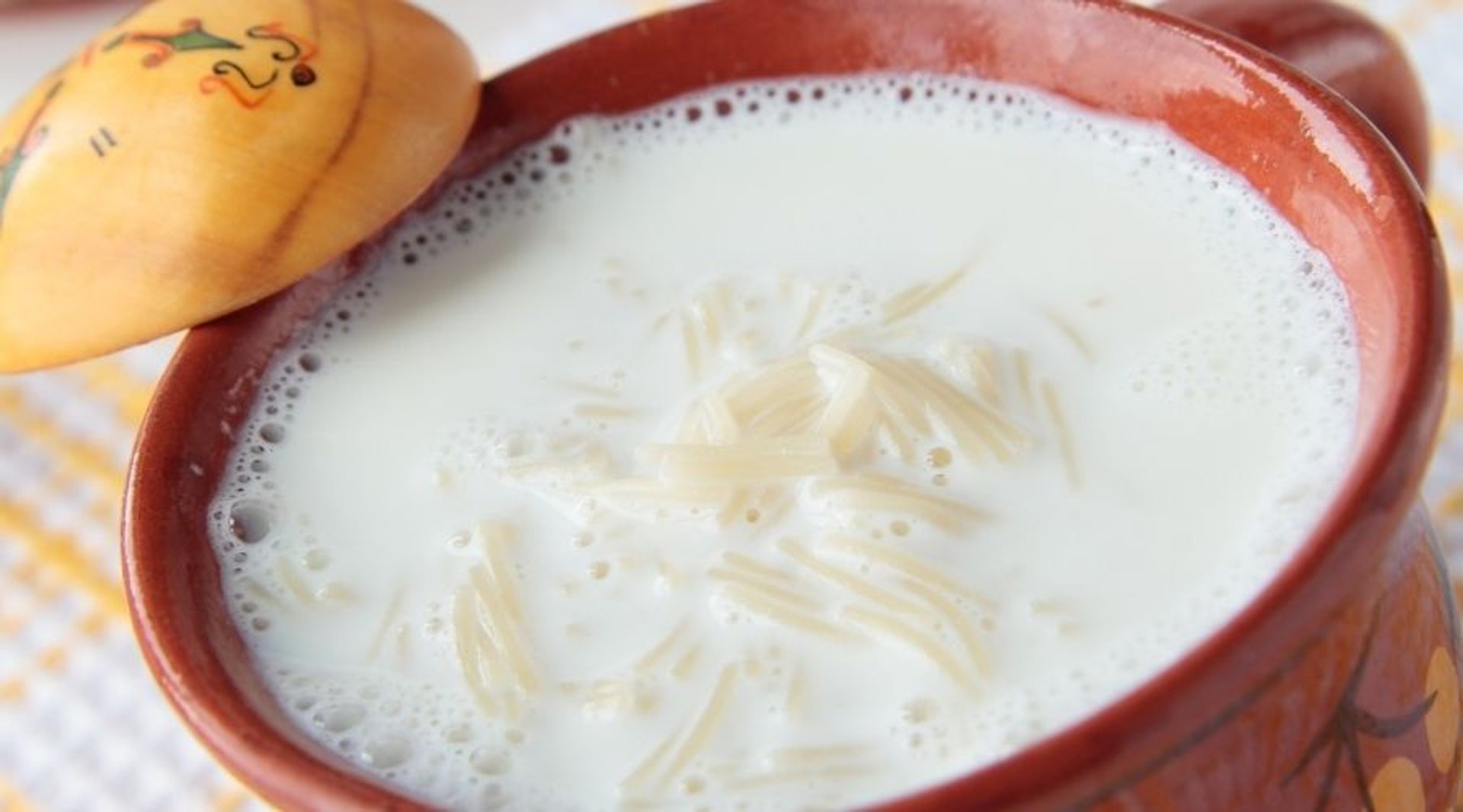 Zupa mleczna z miodem i cynamonem. Śniadanie jak za dawnych lat