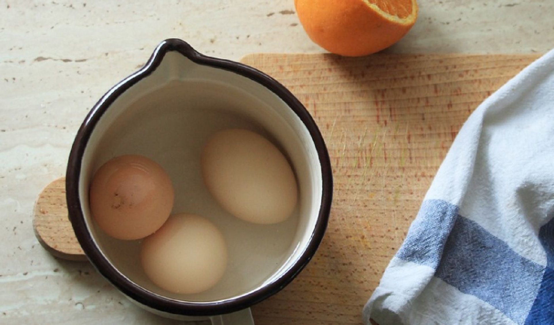 Gotowanie jajek generuje cenną wodę