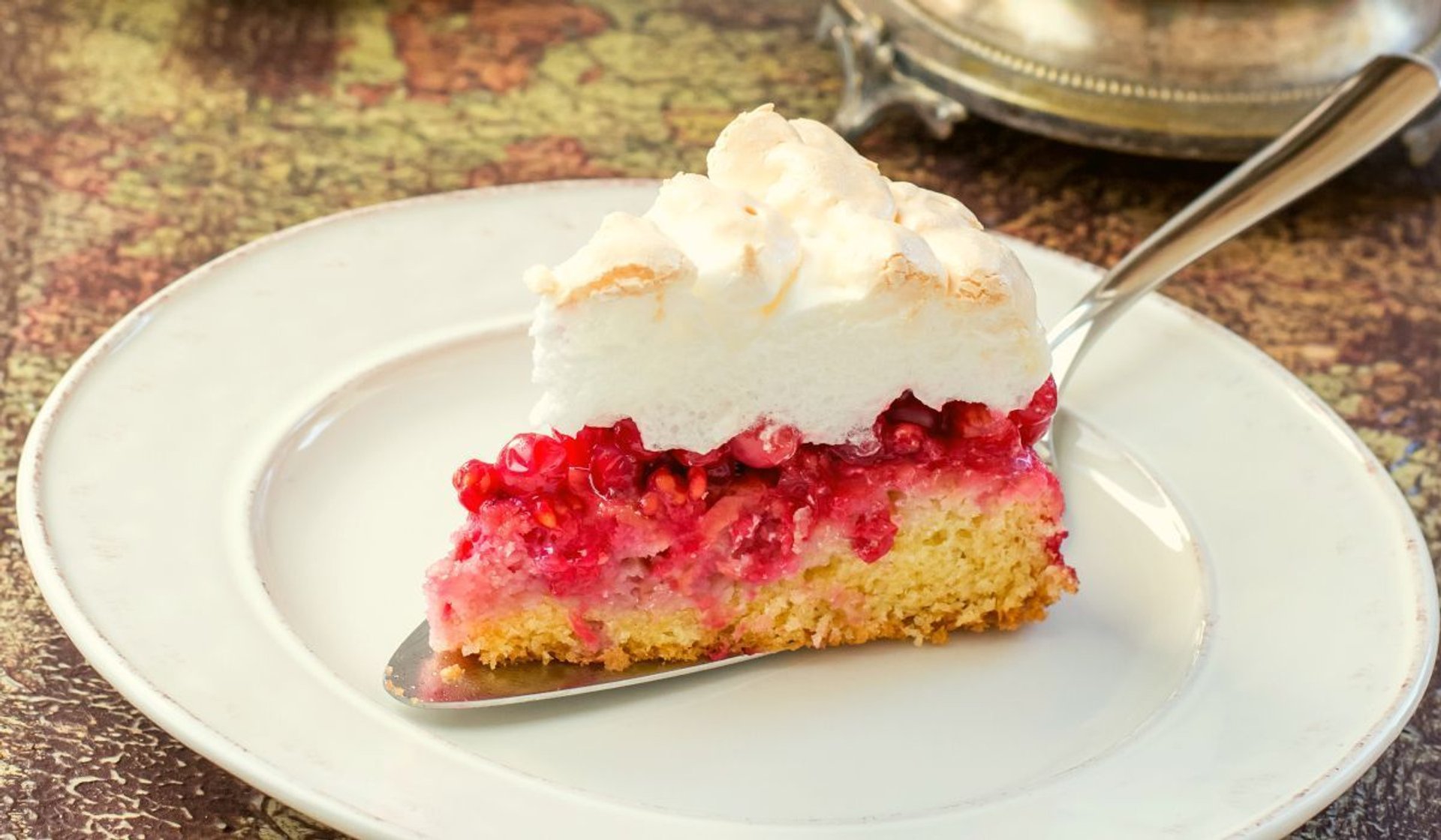 Szybka szarlotka z bezą. W roli głównej porzeczki