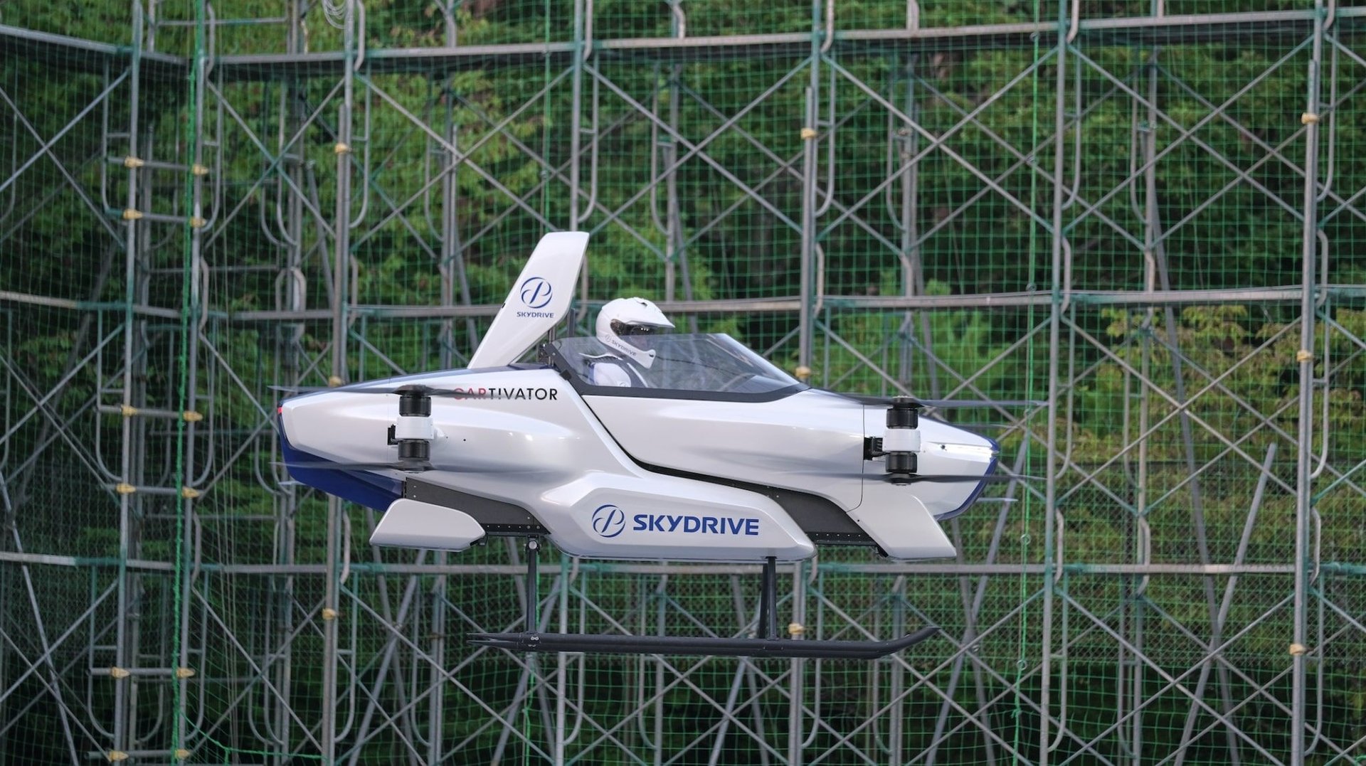 SkyDrive japoński latający samochód podczas testów.