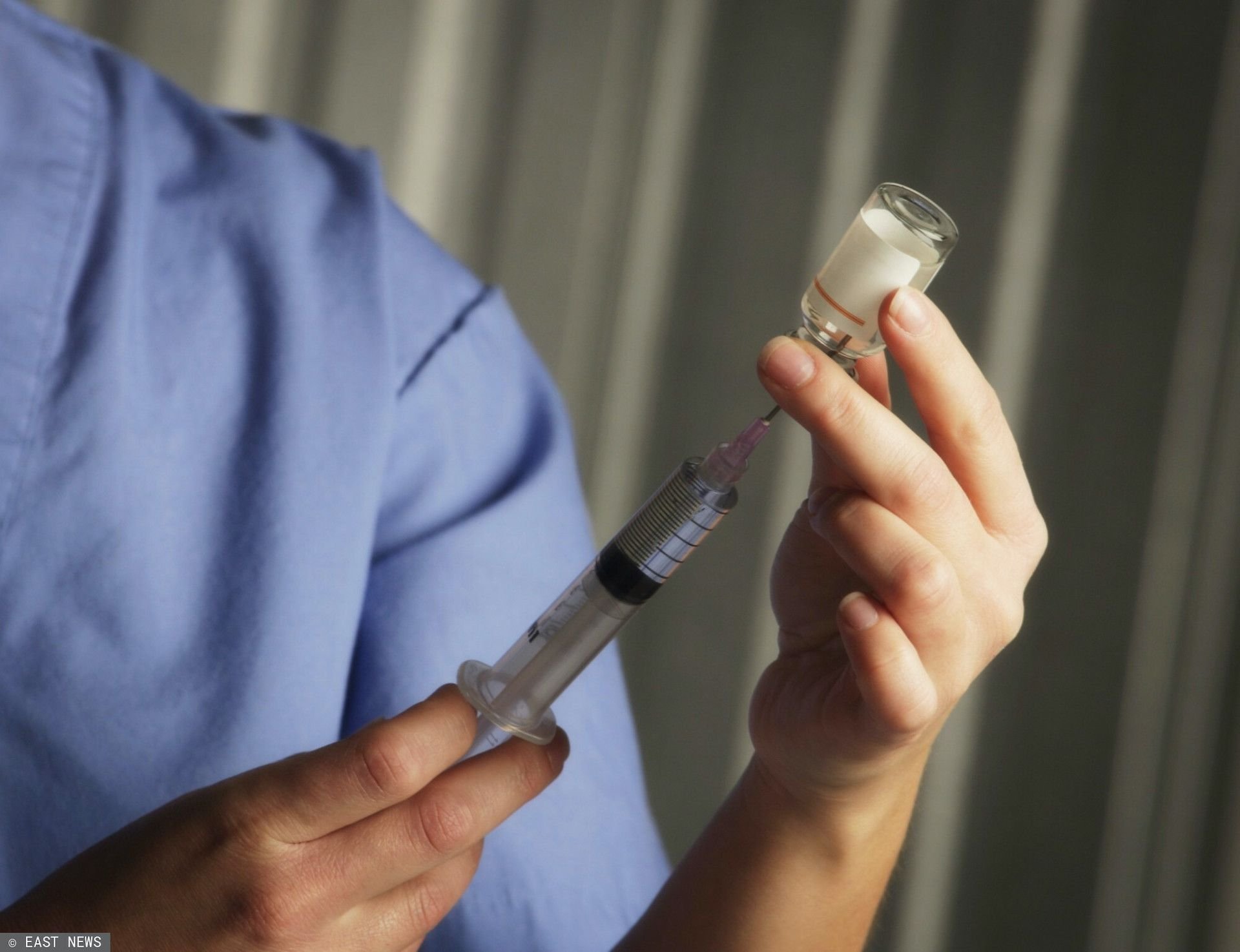 Niemiecka pielęgniarka zamiast szczepionki przeciwko COVID-19 wstrzykiwała pacjentom sól fizjologiczną