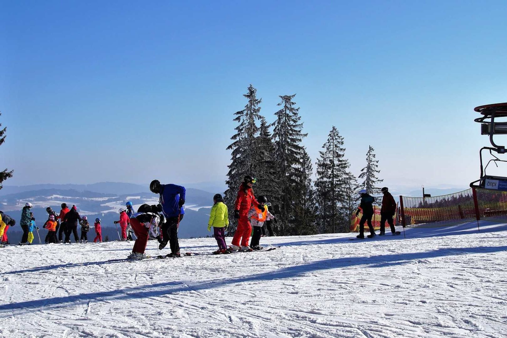 Turystyka zamrożona, tracą sprzedawcy sprzętu narciarskiego