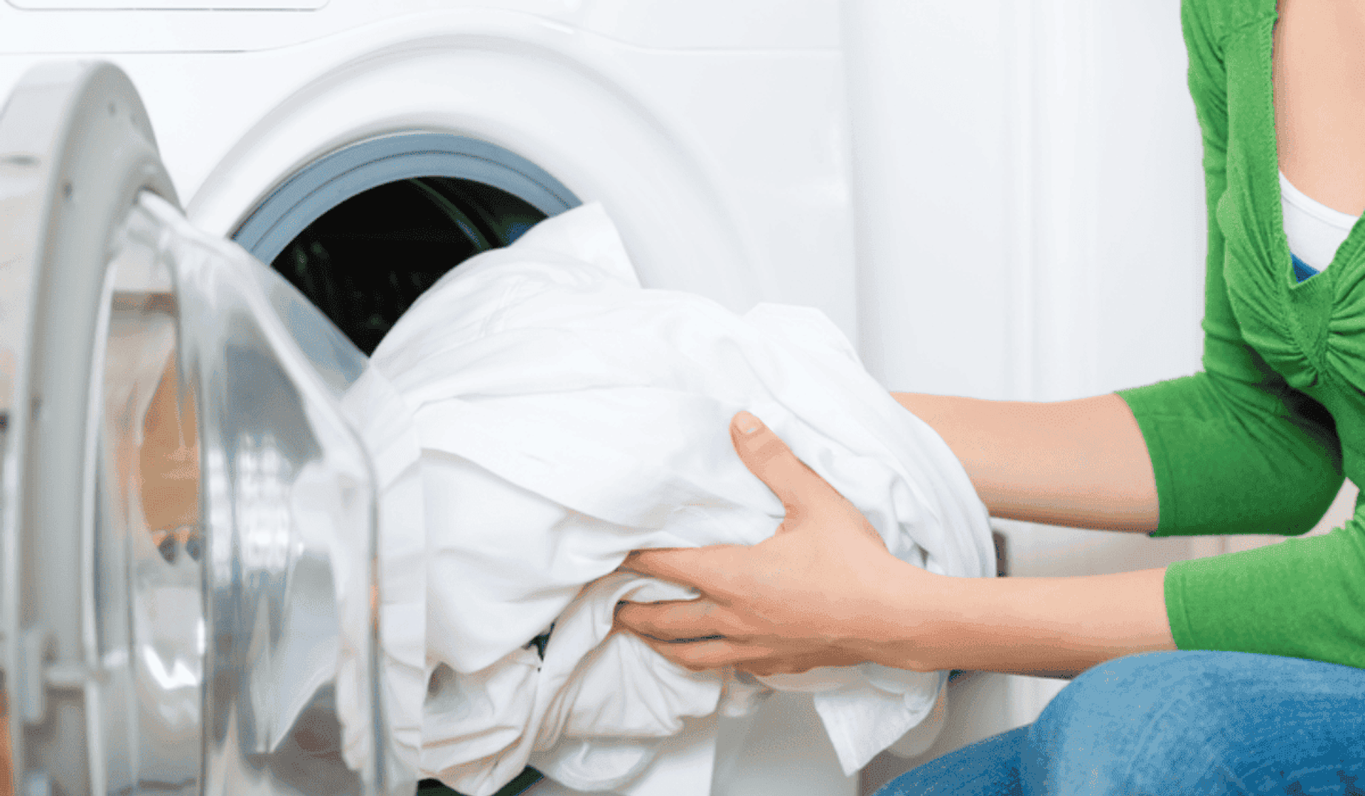 Wrzuć aspirynę do białego prania, efekt cię powali. Tę sztuczkę powinna znać każda pani domu