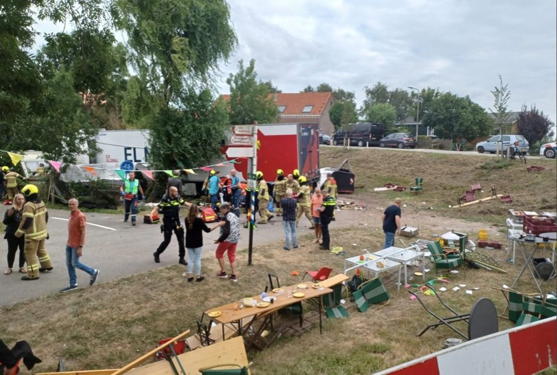 Holandia: ciężarówka wjechała w tłum na festynie, są zabici