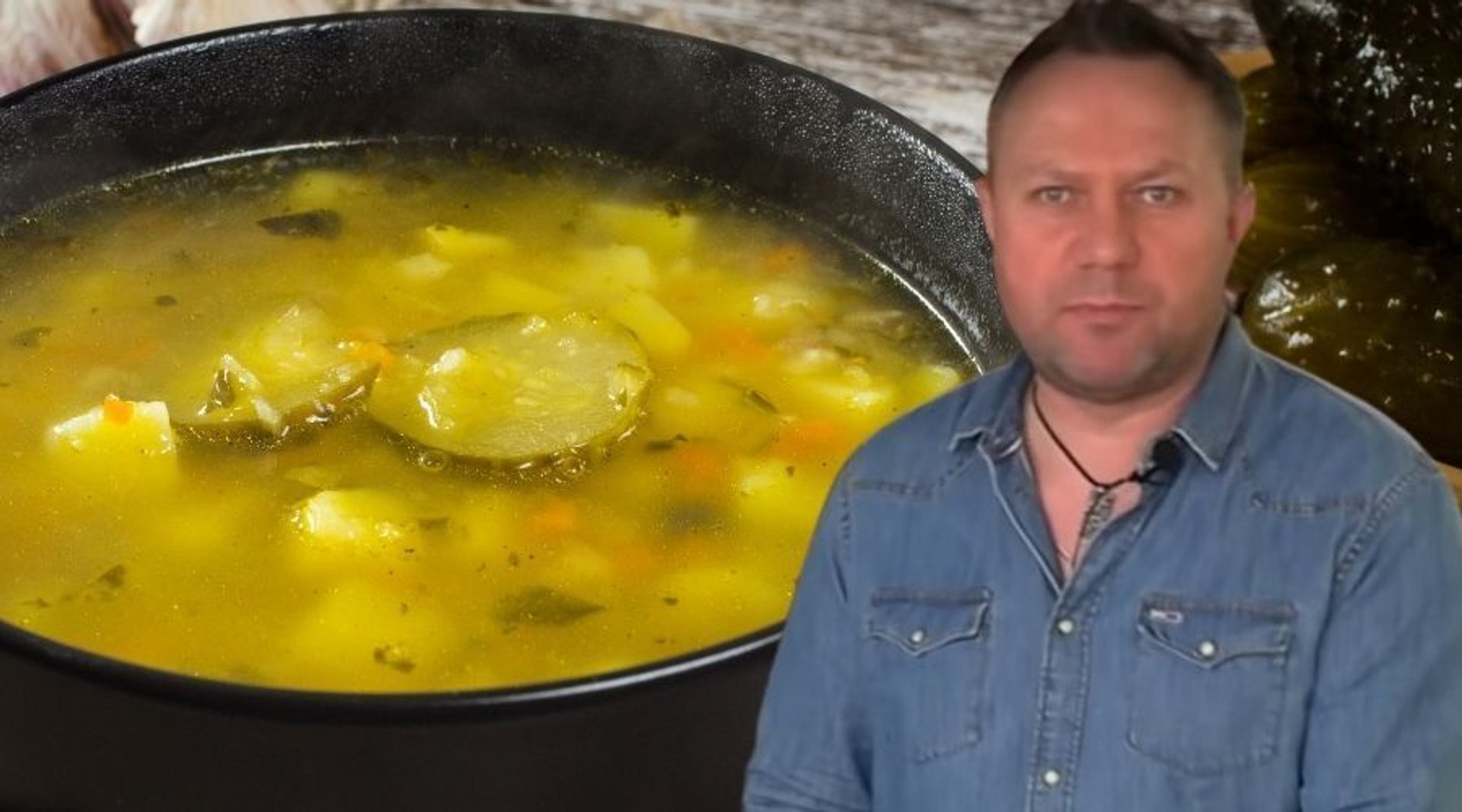 Cudowny przepis Tomasza Strzelczka na zupę ogórkową z domowych ogórków