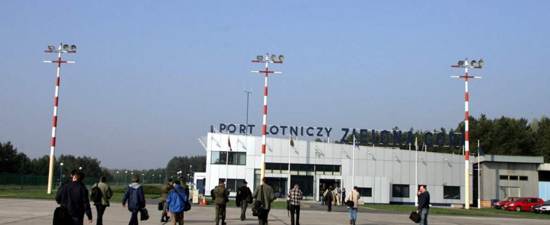 Lotnisko w Zielonej Górze zdecydowało o wstrzymaniu lotów w związku z panującą w kraju trudną sytuacją epidemiczną.