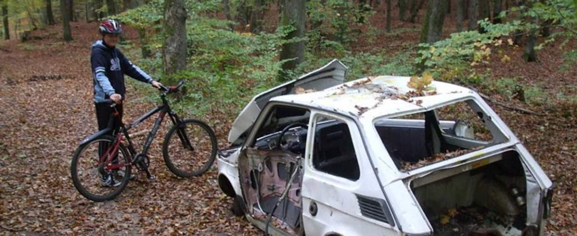 Gdynia Wielki kack - TPK, "opuszczony" Fiat 126p w lesie za Kaczymi Bukami