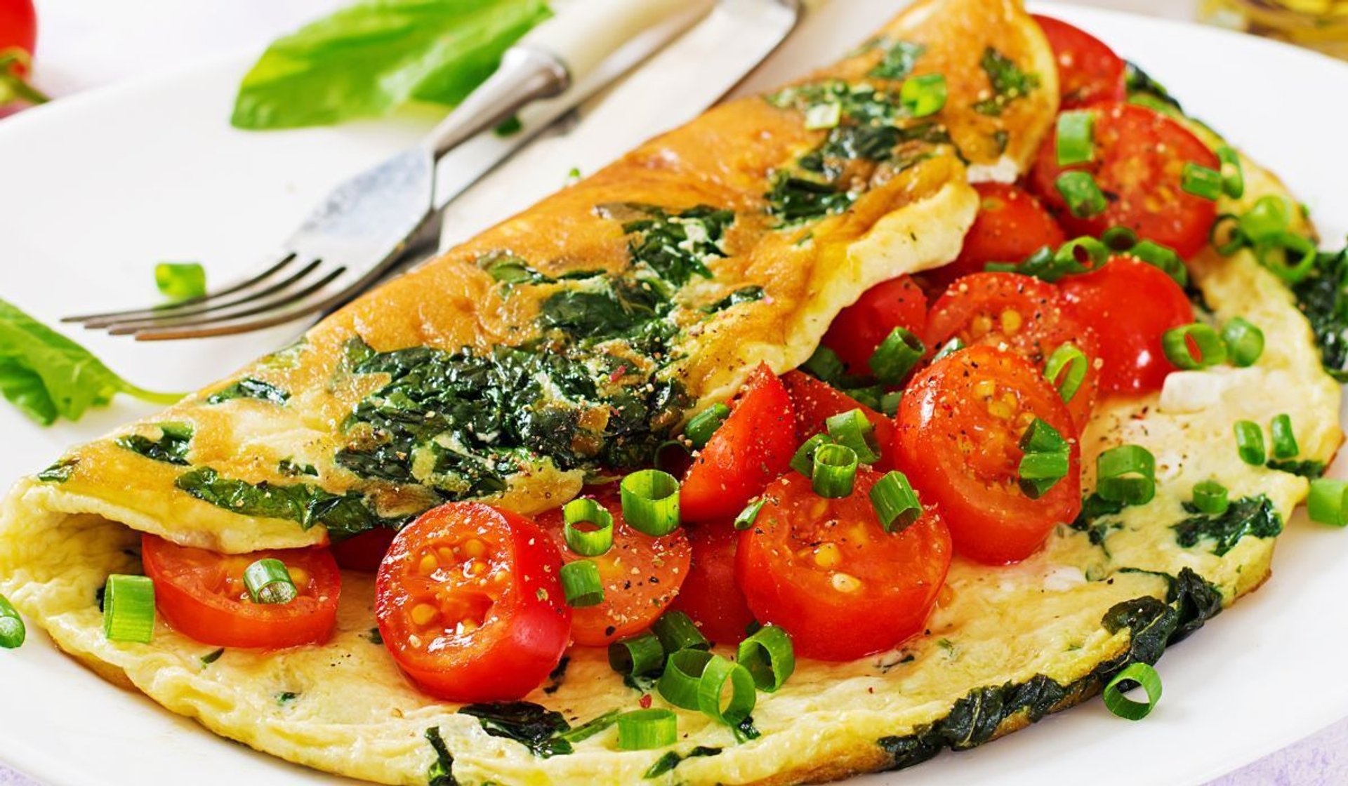 Pożywny omlet we francuskim stylu. Doskonałe śniadanie dla całej rodziny