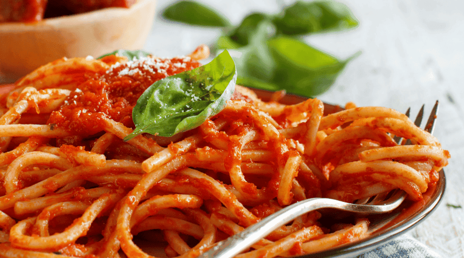 Najlepszy sposób na włoski sos pomidorowy do makaronu. Pokocha go cała rodzina