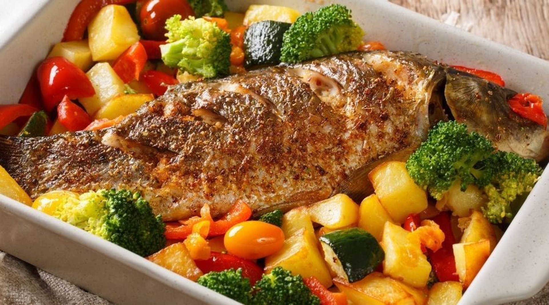 ryba pieczona z warzywami