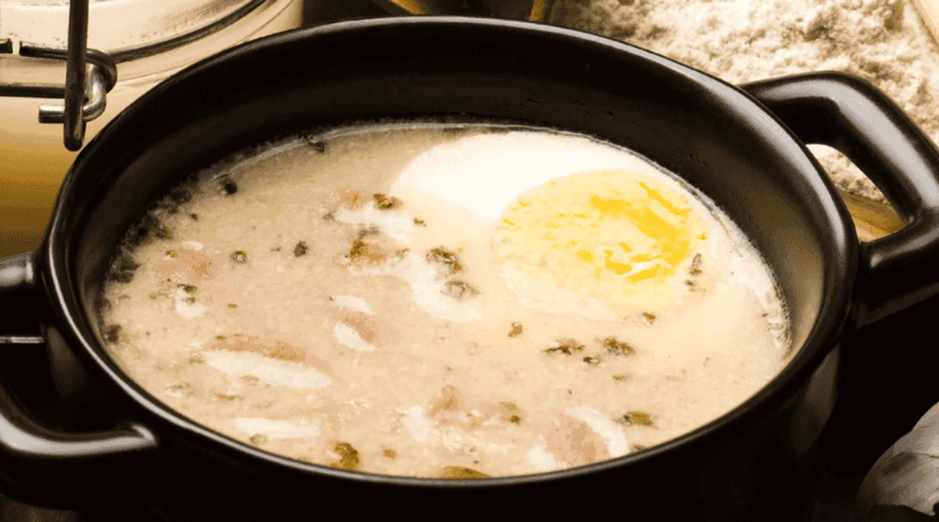 Zupa chrzanowa z białą kiełbasą