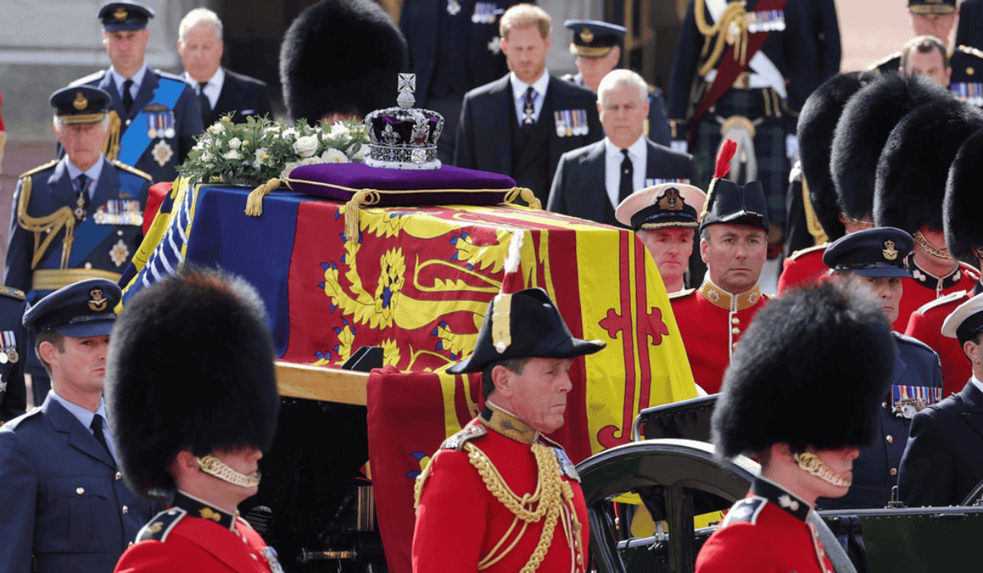 Jeszcze niedawno był na pogrzebie Elżbiety II. Zmarł 18-letni gwardzista