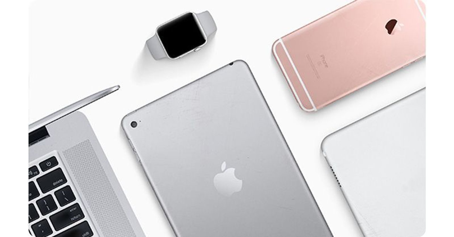 Kilka urządzeń Apple na białym tle