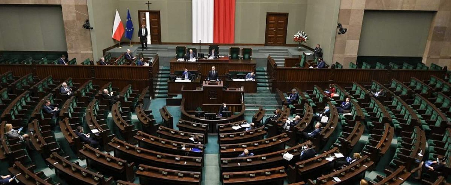Polacy nie chcą obniżenia zarobków Andrzeja Dudy