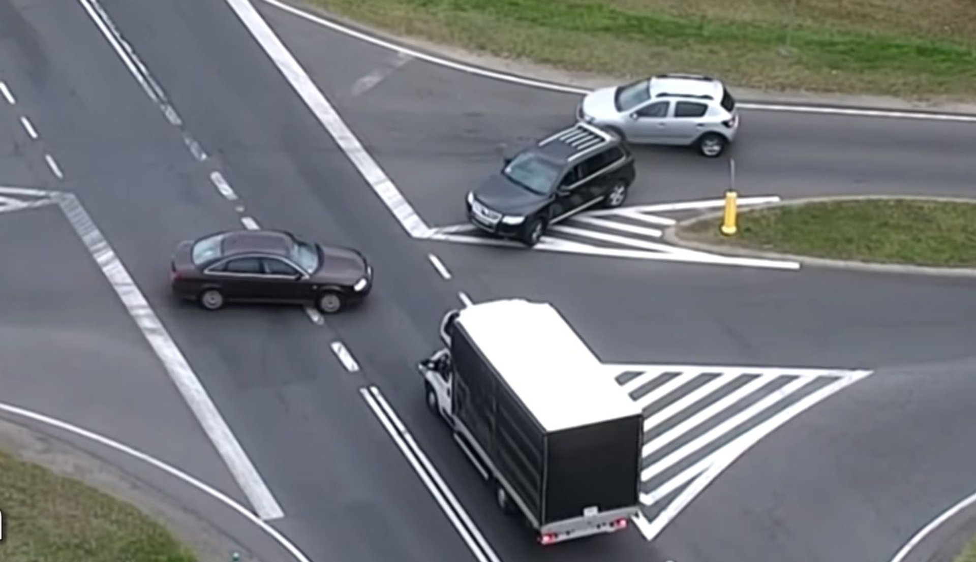 Kierująca audi wymusiła pierwszeństwo. Wszystko nagrał policyjny dron