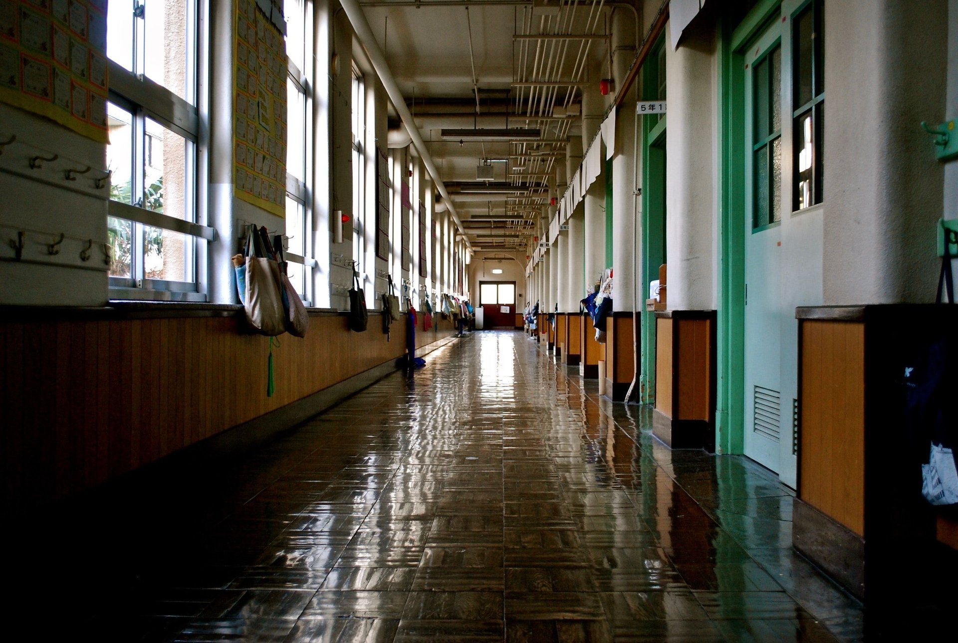 Szkoła - korytarz
