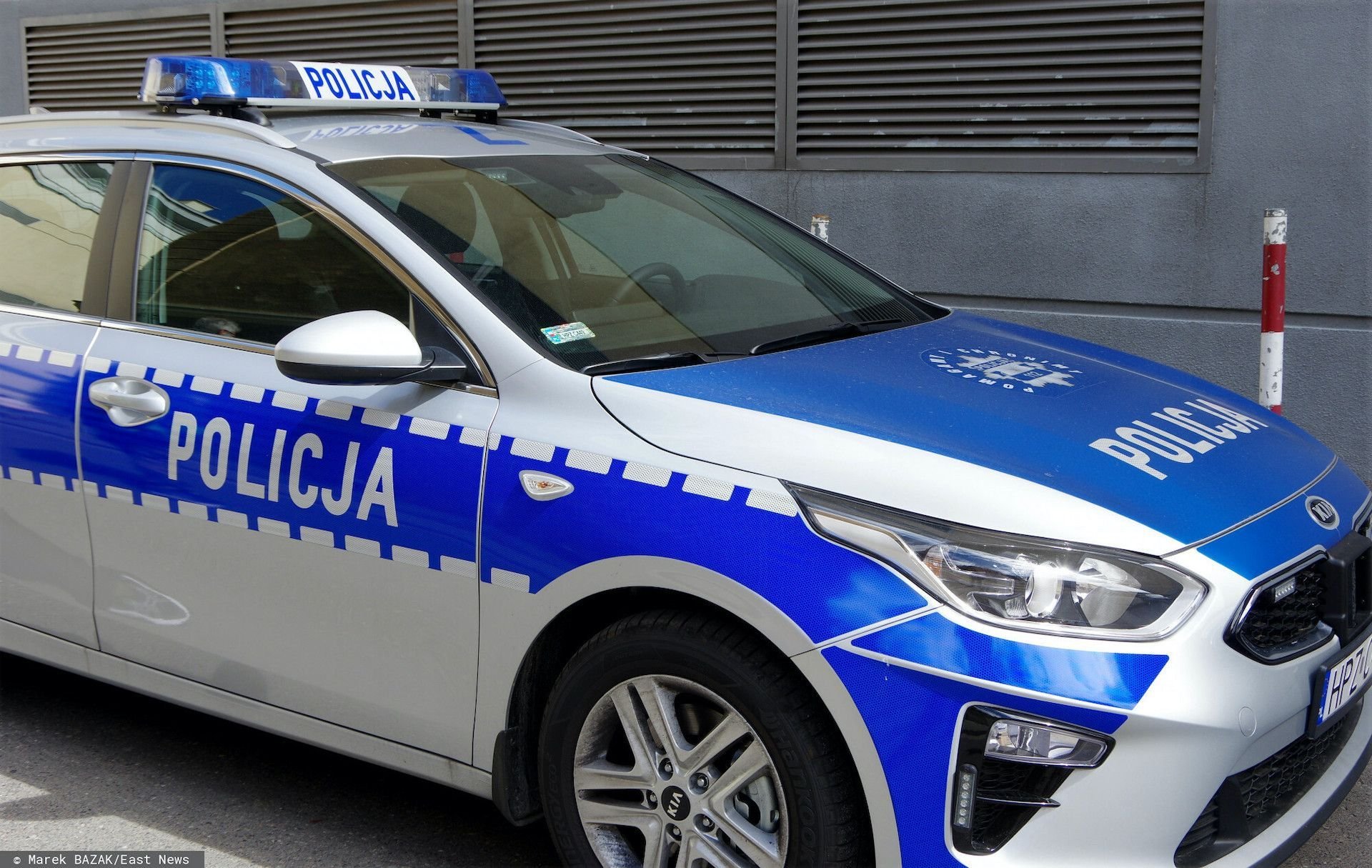 Policja zatrzymała kierowcę i pasażera BMW, którzy zbiegli z sobotniego wypadku na S8