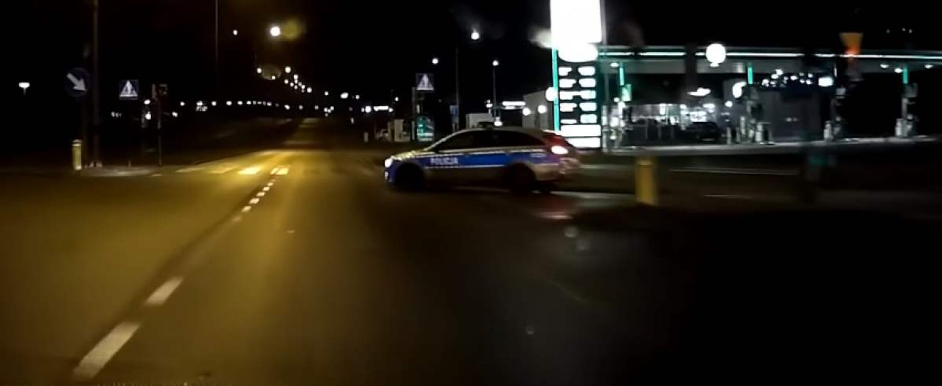 Policja popełnia wykroczenia drogowe - wideo