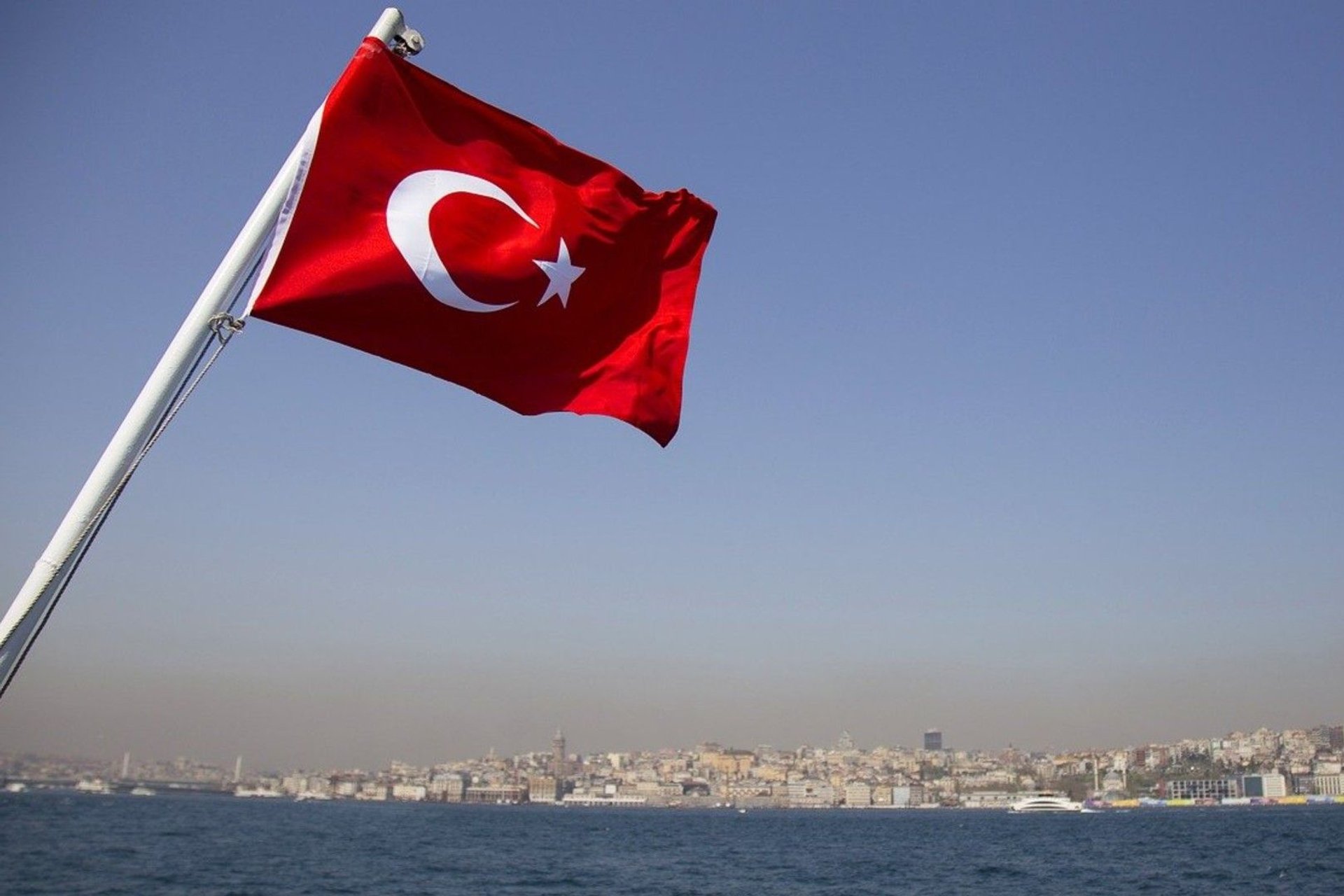 Turcja łagodzi obostrzenia, ale nie dla Polaków