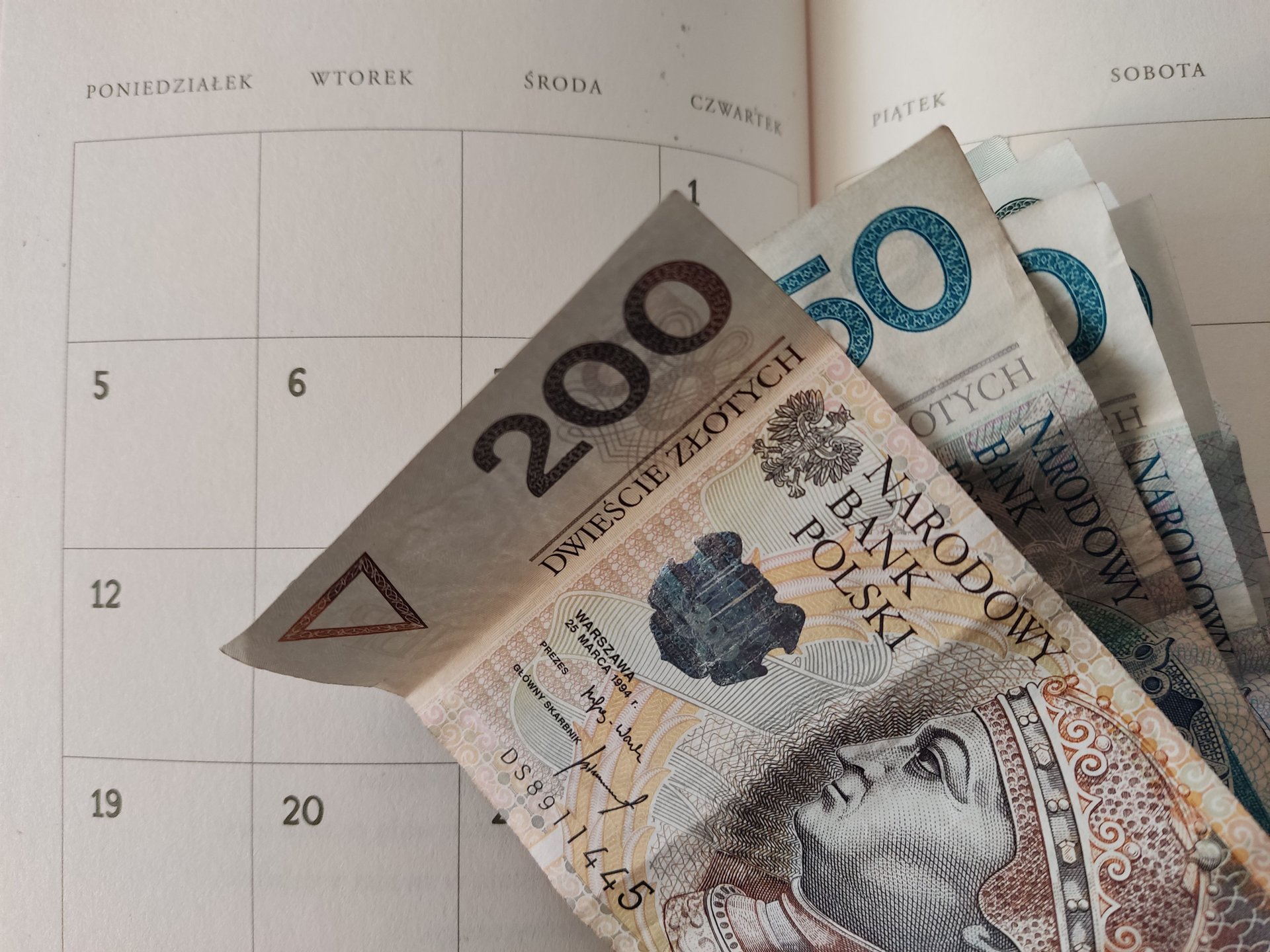 1300 zł miesięcznie. Średnio tyle kosztuje nas utrzymanie mieszkania