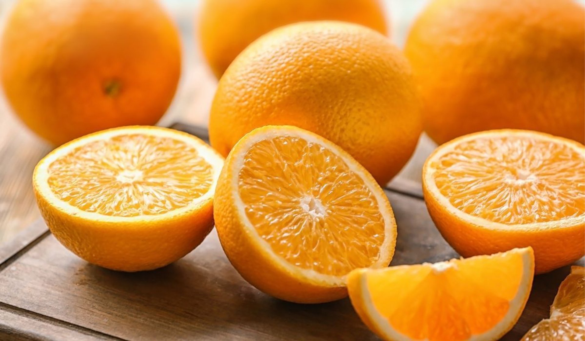 3 sprytne sposoby na obieranie pomarańczy. Będziesz zaskoczony, jak szybko można cieszyć się jej smakiem
