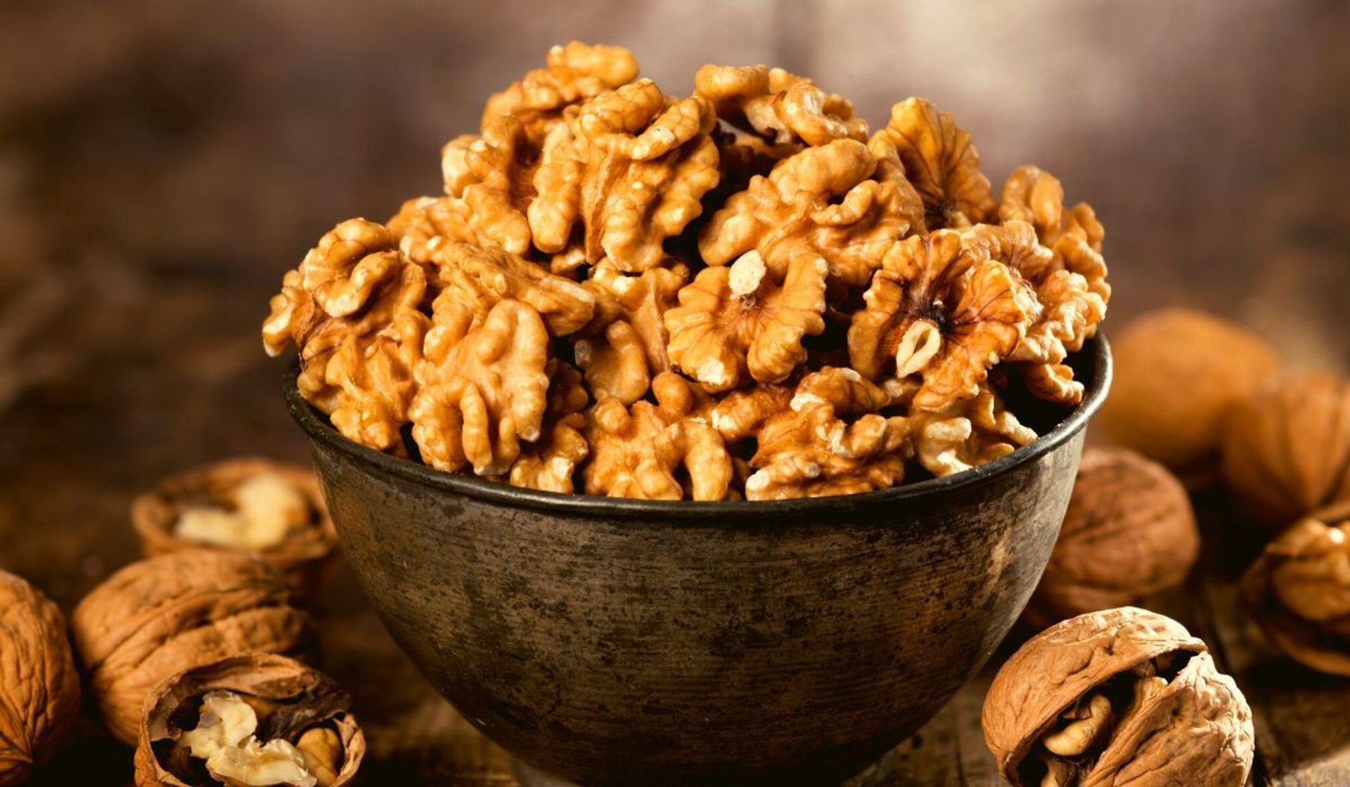 Masz w domu orzechy włoskie? W 15 minut zrobisz z nich boski przysmak. Wystarczy 1 dodatek