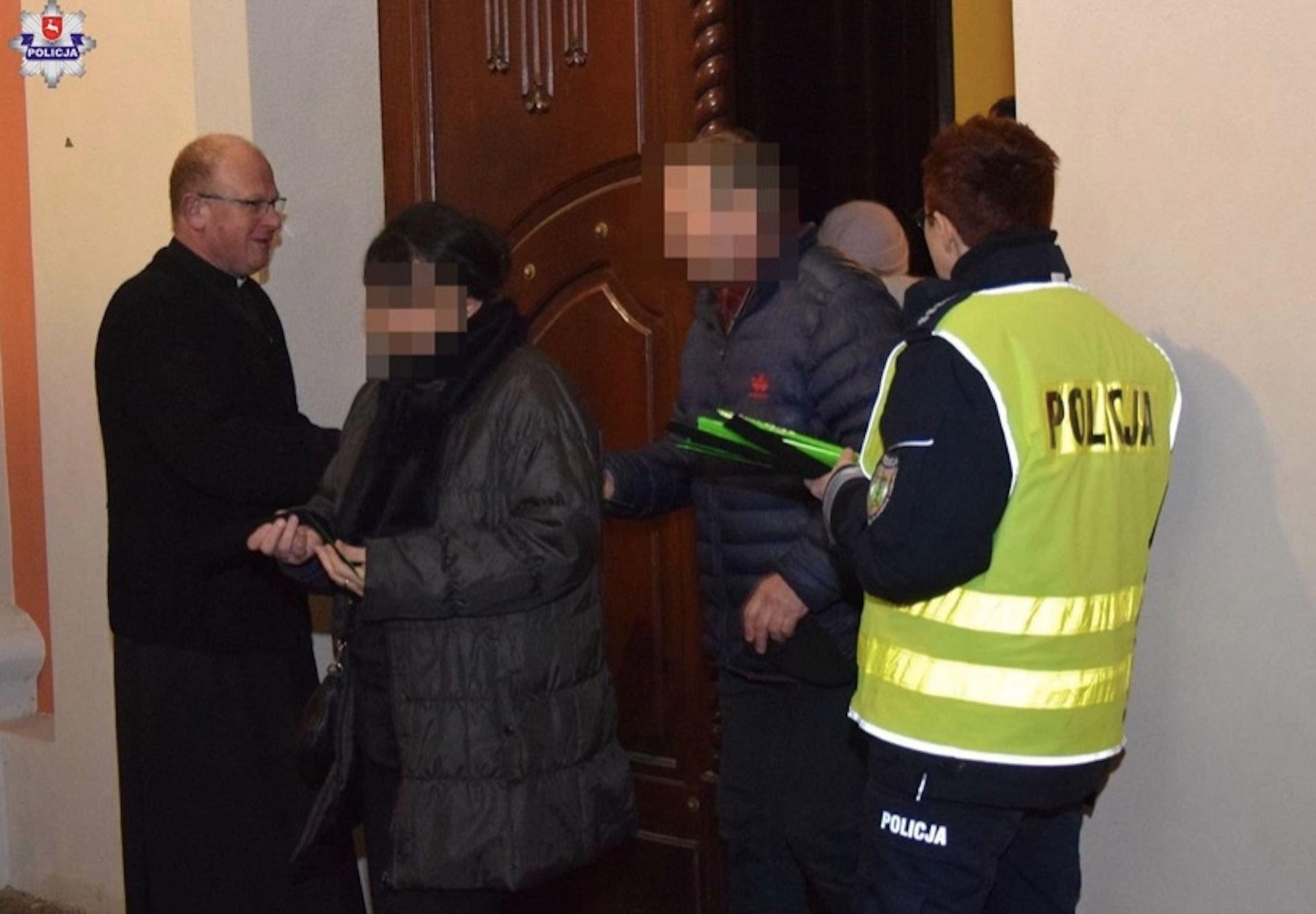 Wieczorna akcja policji w kościele w Janowie Podlaskim