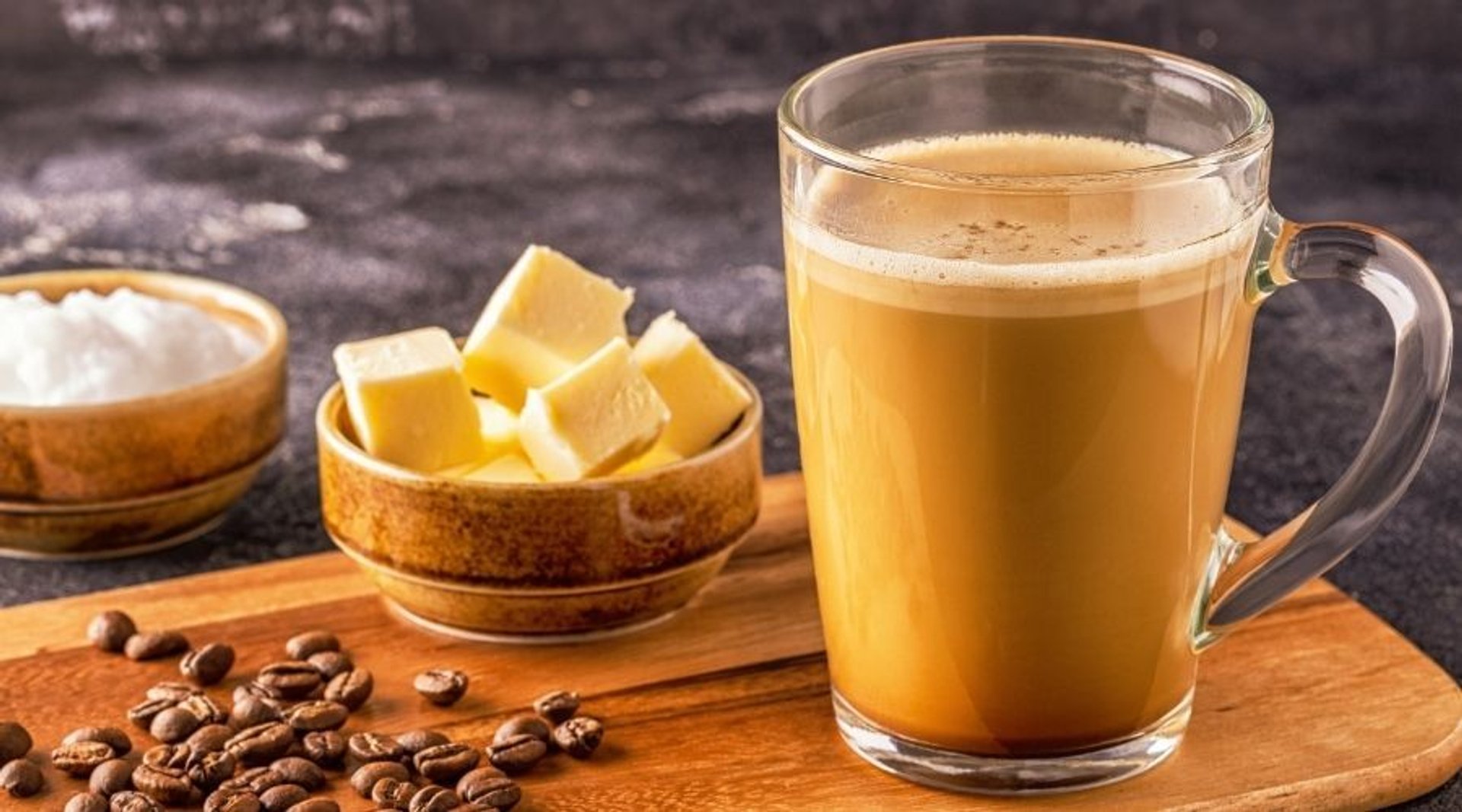 Dlaczego warto wrzucić do kawy masło? Ma wiele korzyści