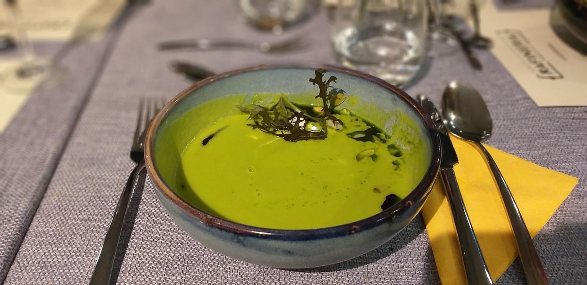 Zupa bobowa - wegetariański pomysł na pożywny krem