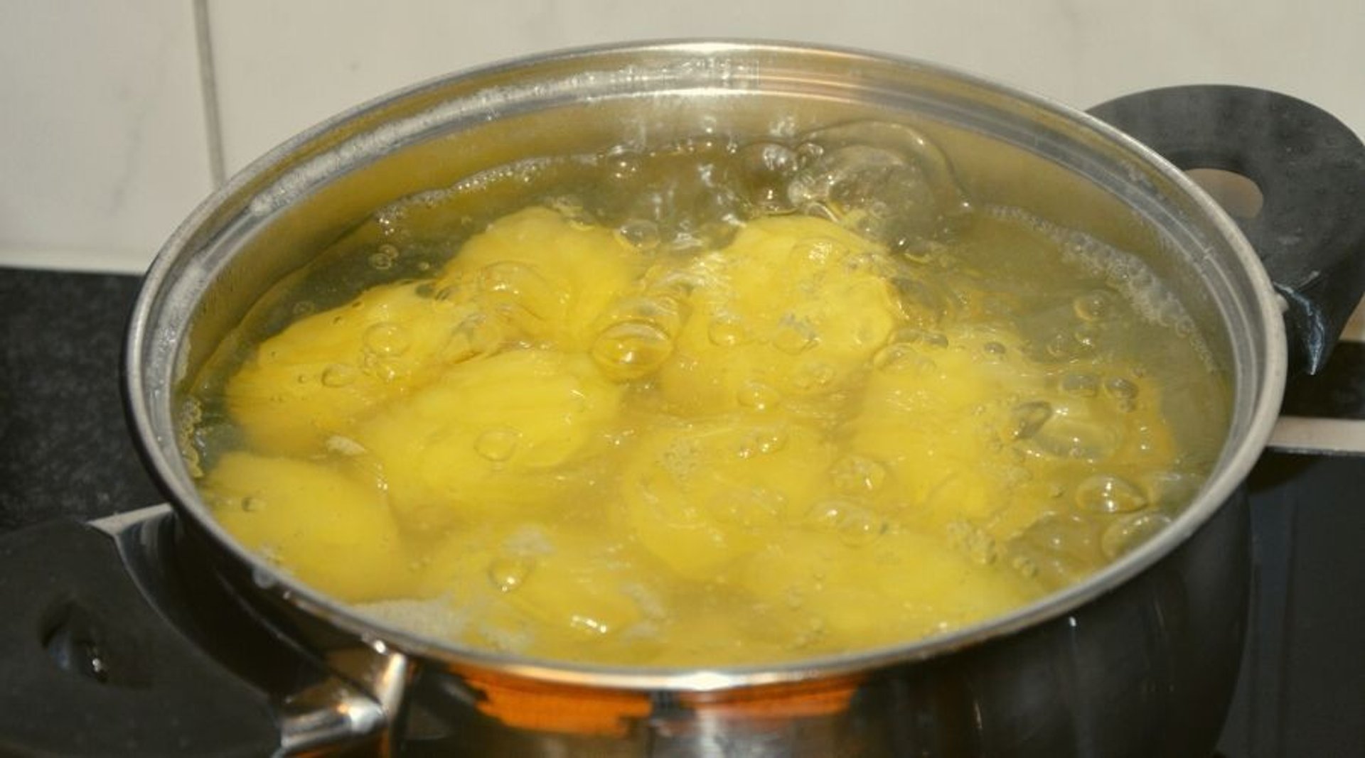 Co zrobić, żeby ziemniaki nie kipiały podczas gotowania?