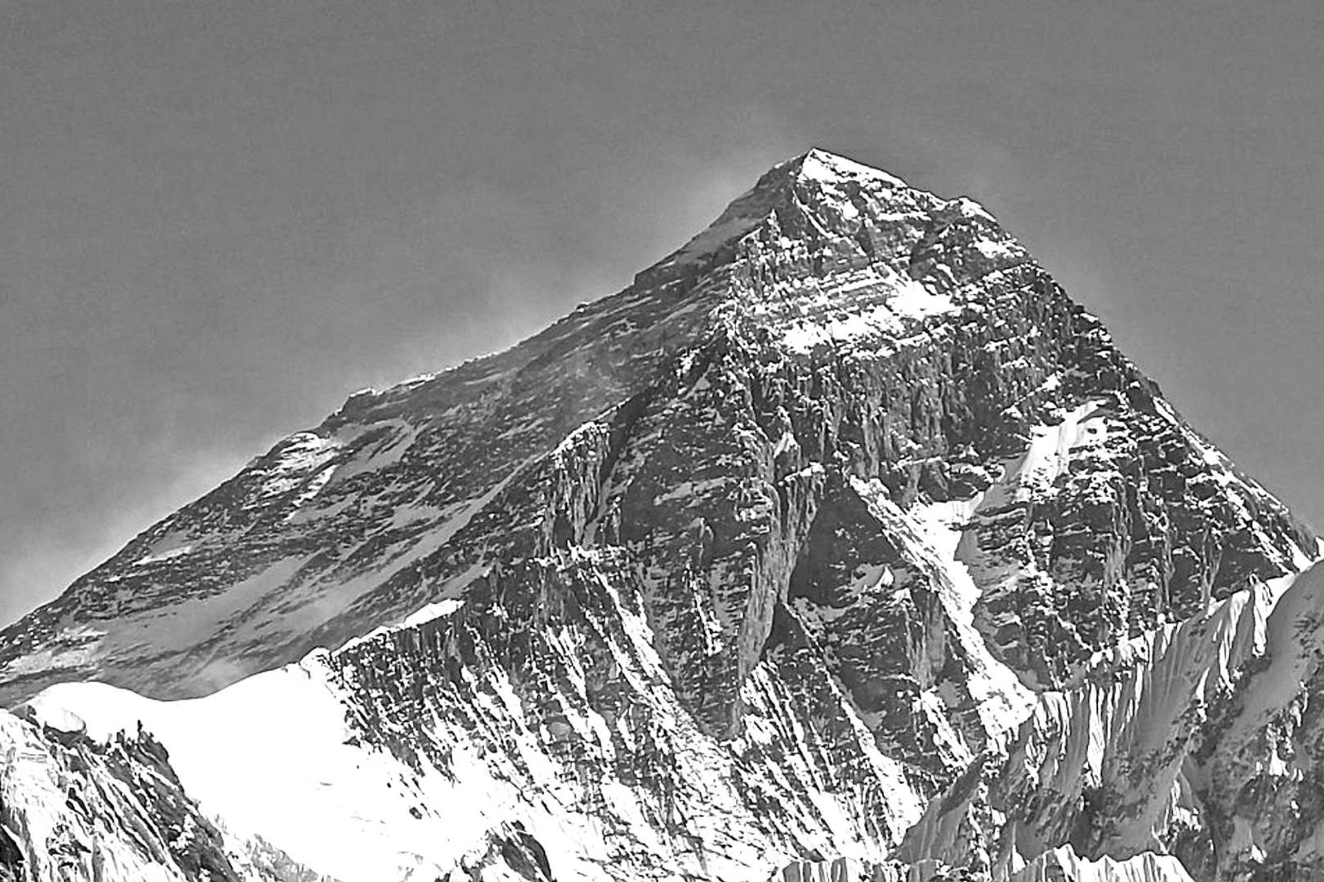 Nie żyje trzecia osoba wspinająca się na Mount Everest w tym sezonie