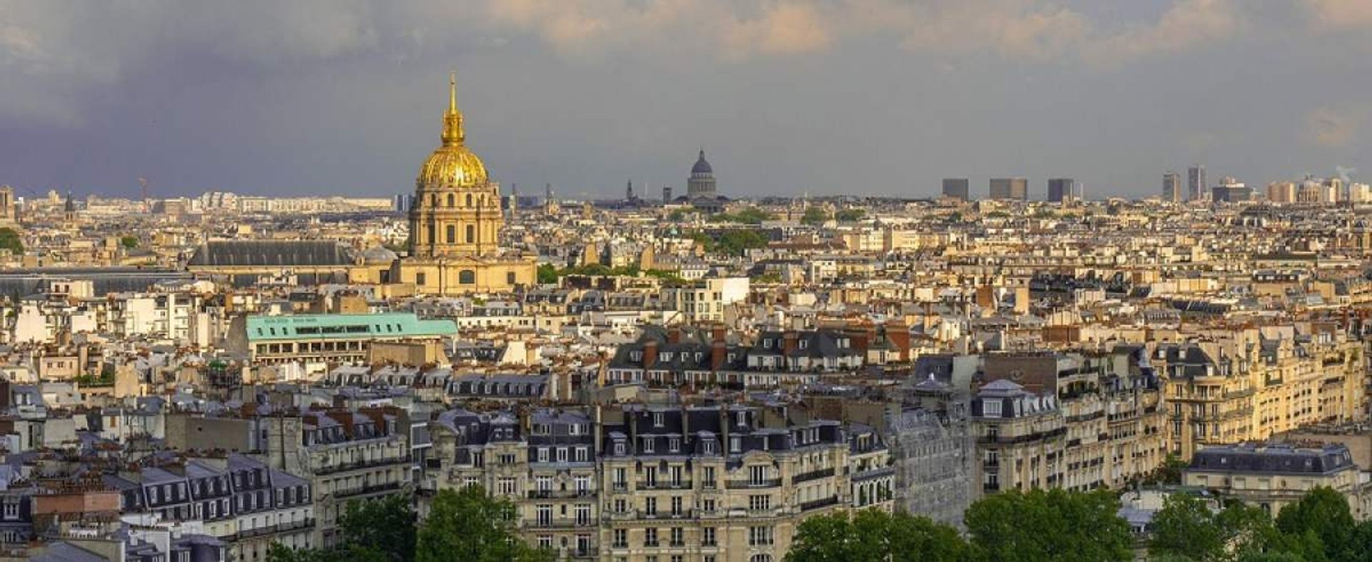 Mieszkańcy Paryża mają obowiązek noszenia maseczek