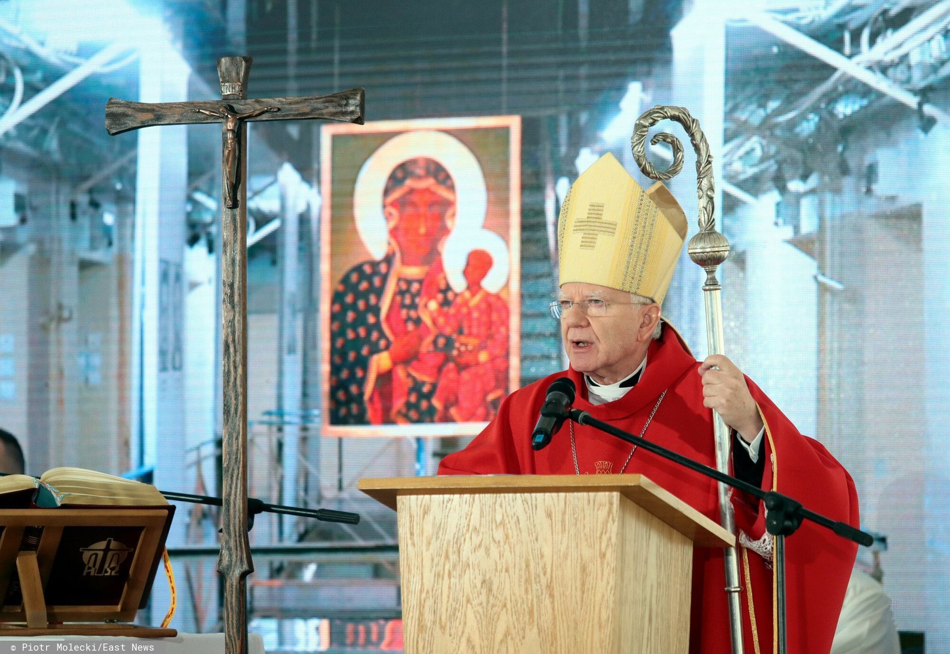 Arcybiskup Marek Jędraszewski zaapelował, by nie rezygnować ze świątecznej tradycji opłatkowej.