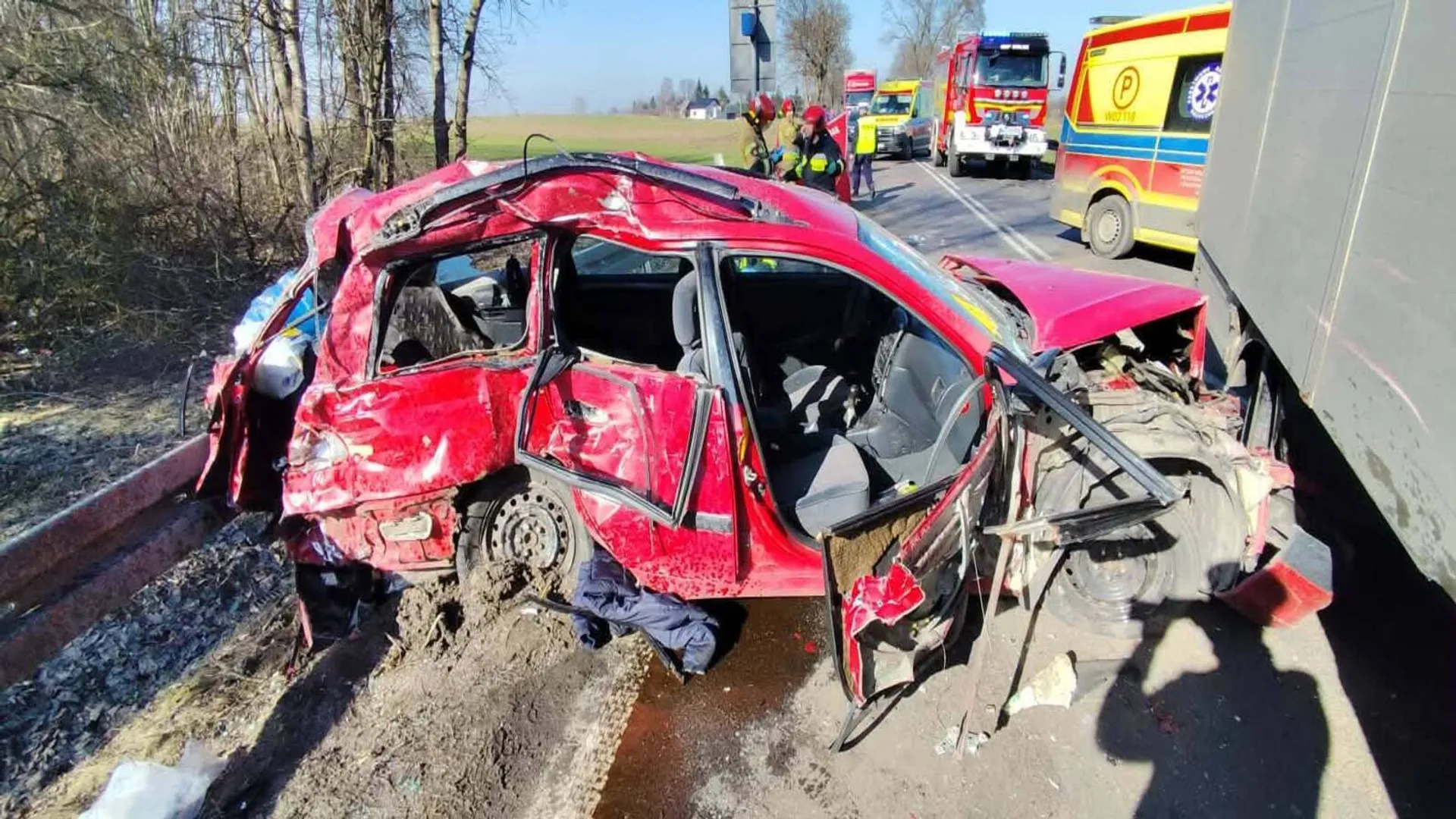 Tragiczny wypadek na Mazowszu. Nie żyje kilkuletnie dziecko, lądował śmigłowiec LPR. Droga całkowicie zablokowana