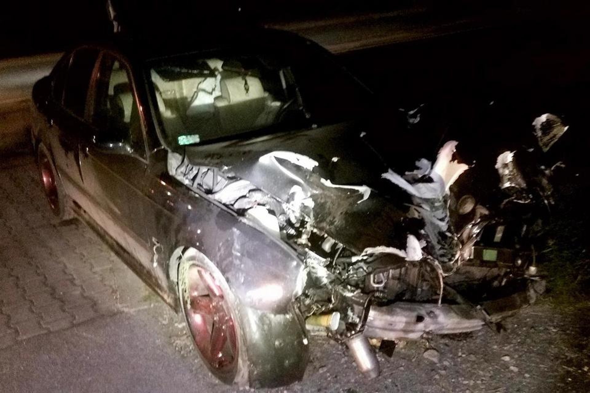 BMW rozbite przez młodego kierowce w Opocznie