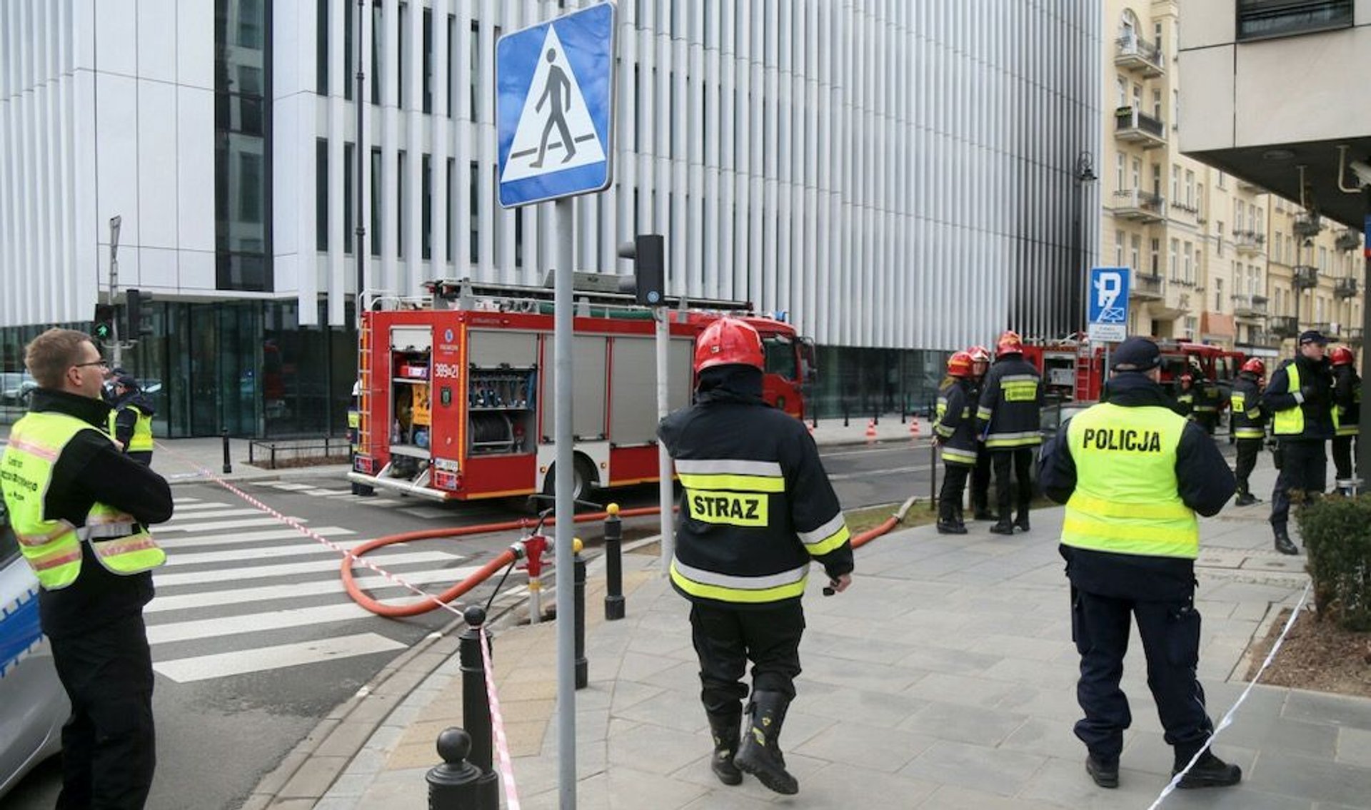 Akcja straży pożarnej i policji w szkole podstawowej w Krakowie