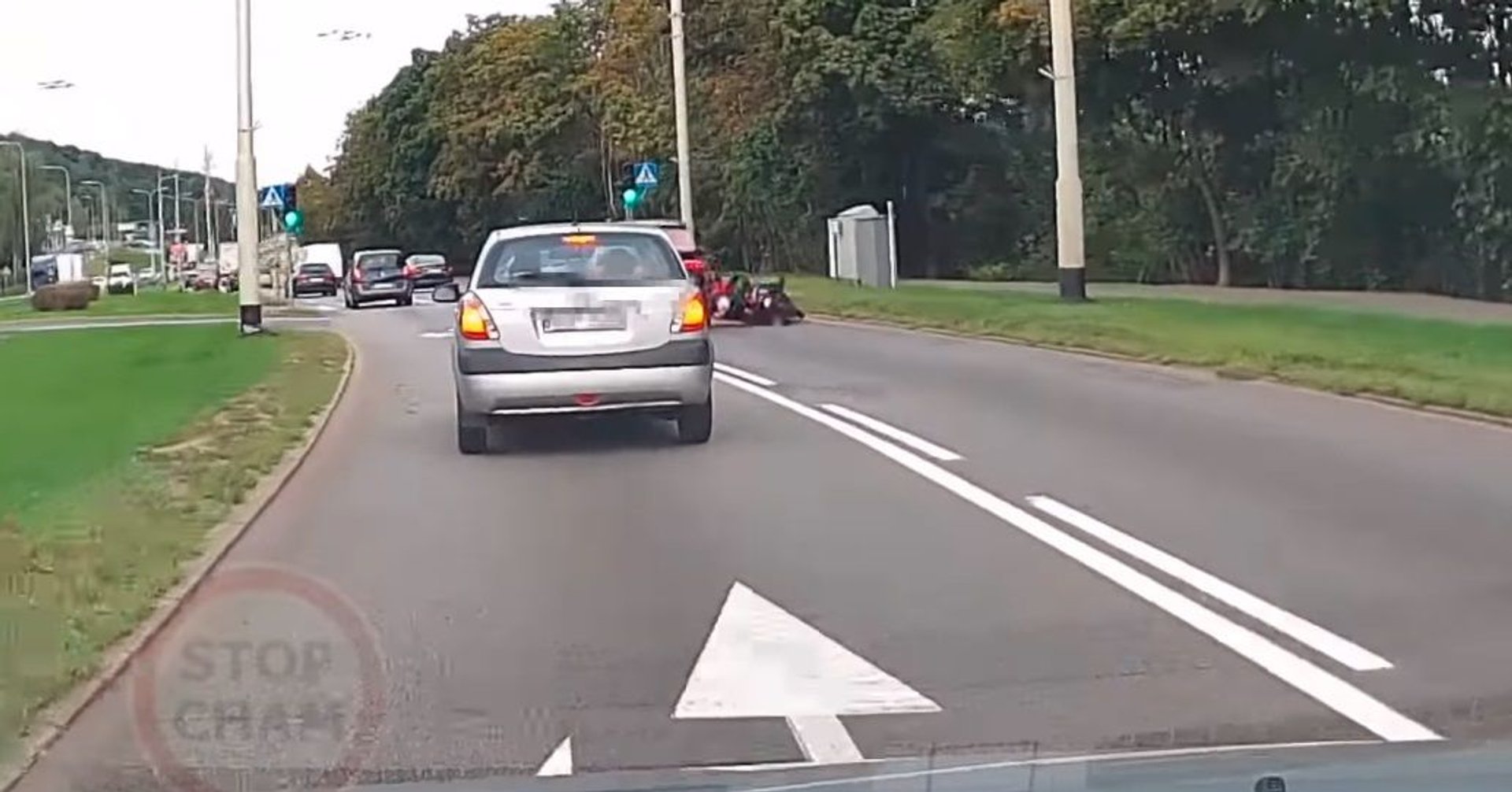 Wideo - BMW ucieka z miejsca wypadku