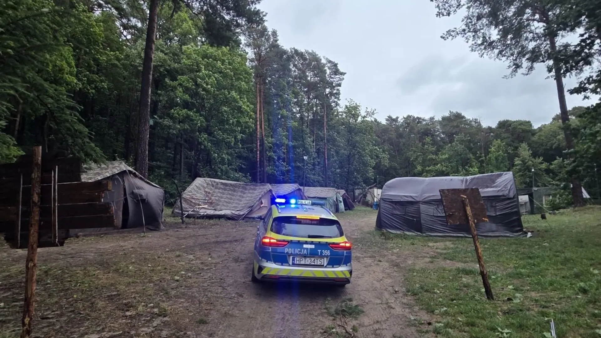 Policja, harcerze 